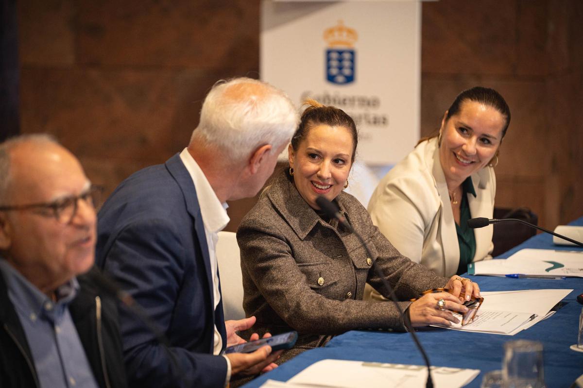 Reunión de Fernando Clavijo con la Fecai y Fecam para el Decreto Canarias