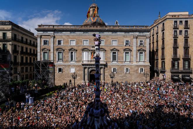 La Plaça Sant Jaume se desborda para vivir una diada de la Mercè con dos gamma extra de los Minyons de Terrassa