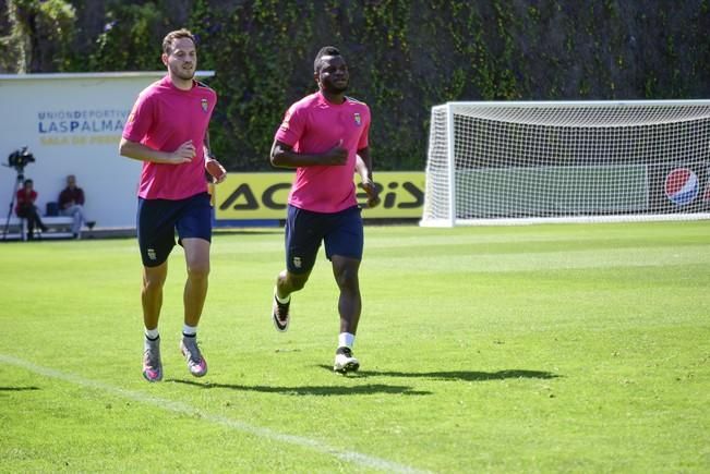 Entrenamiento de la UD Las Palmas en Barranco ...