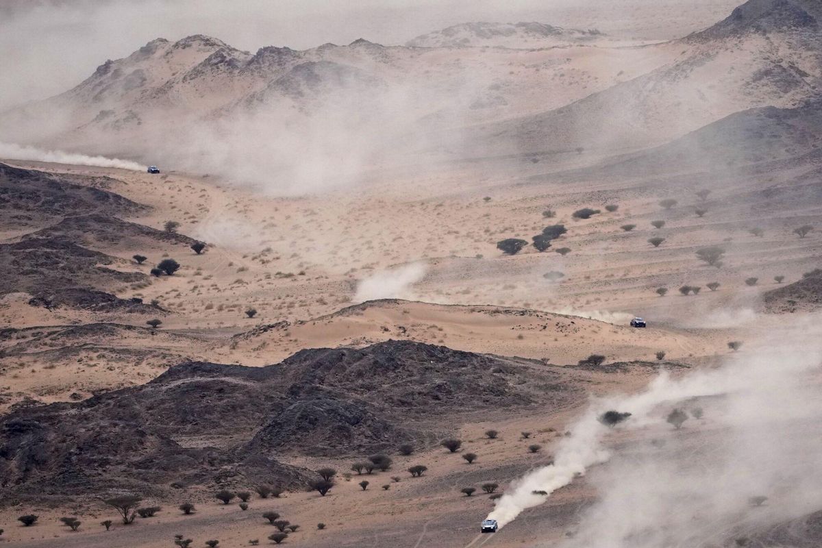 Cars drive during the seventh stage of the Dakar Rally with start and finish in Al Duwadimi, Saudi Arabia, Sunday, Jan. 12, 2025. (AP Photo/Christophe Ena) Associated Press/LaPresse. EDITORIAL USE ONLY/ONLY ITALY AND SPAIN