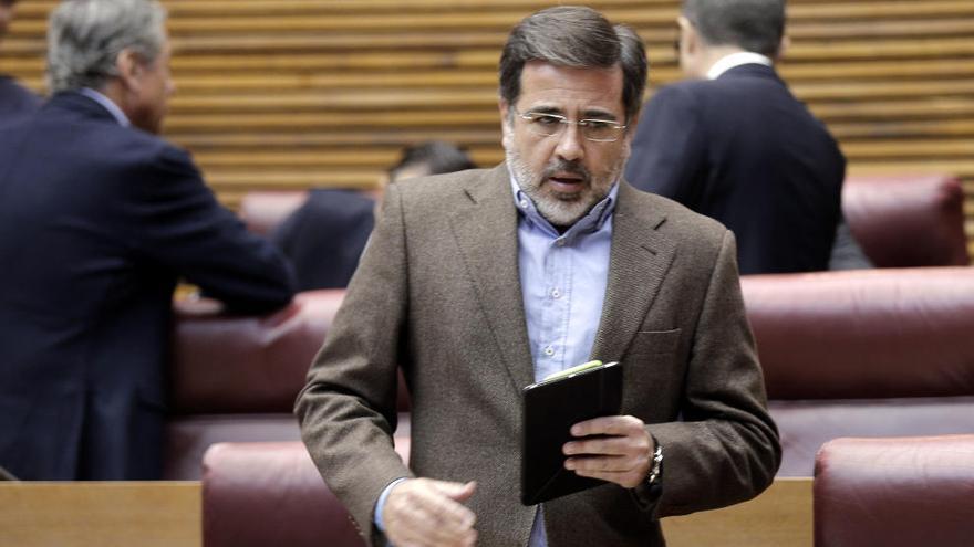 Alfredo Castelló, hoy, en su escaño en las Corts.