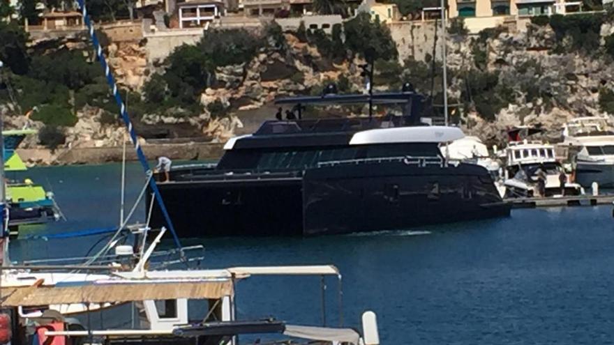 Llega a Porto Cristo el nuevo barco de Rafa Nadal.