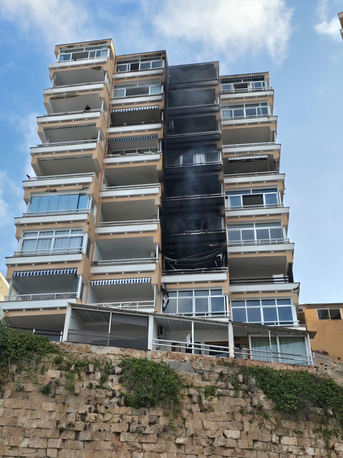 FOTOS | Mueren dos personas en un incendio en un bloque de viviendas de Magaluf FOTOS | Mueren dos personas en un incendio en un bloque de viviendas de Magaluf