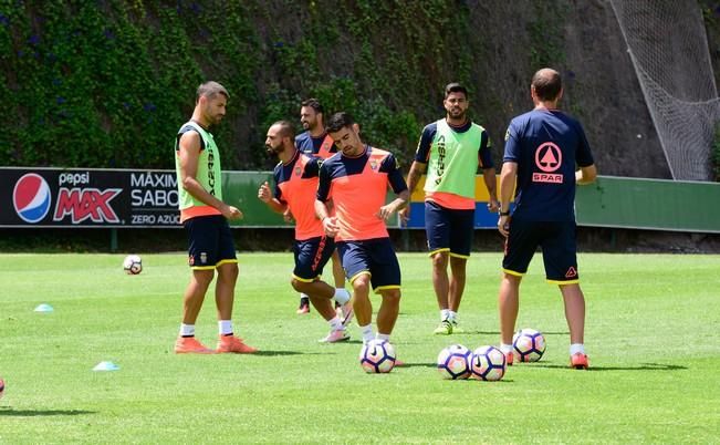 Entrenamiento de la UD Las Palmas en Barranco ...