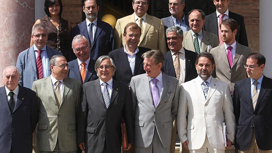 Foto de familia. Representantes de las asociaciones y entidades que conforman el consejo asesor.