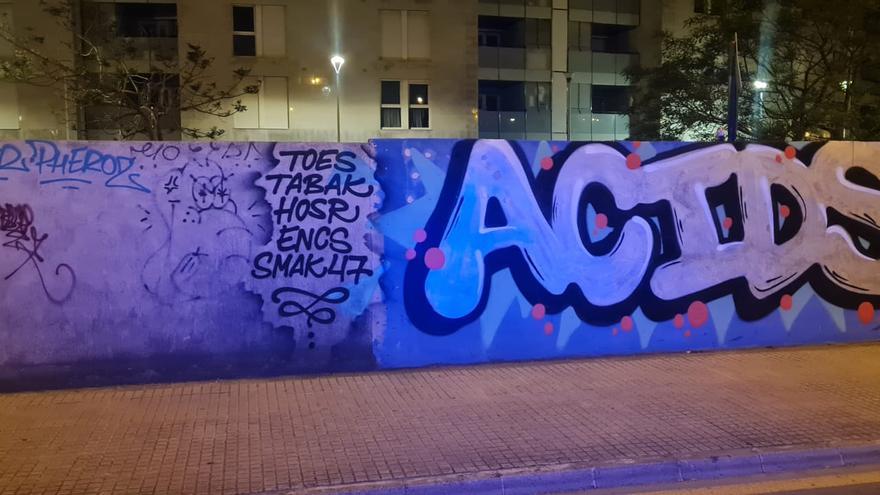 Denuncian a tres jóvenes por pintadas vandálicas en Palma