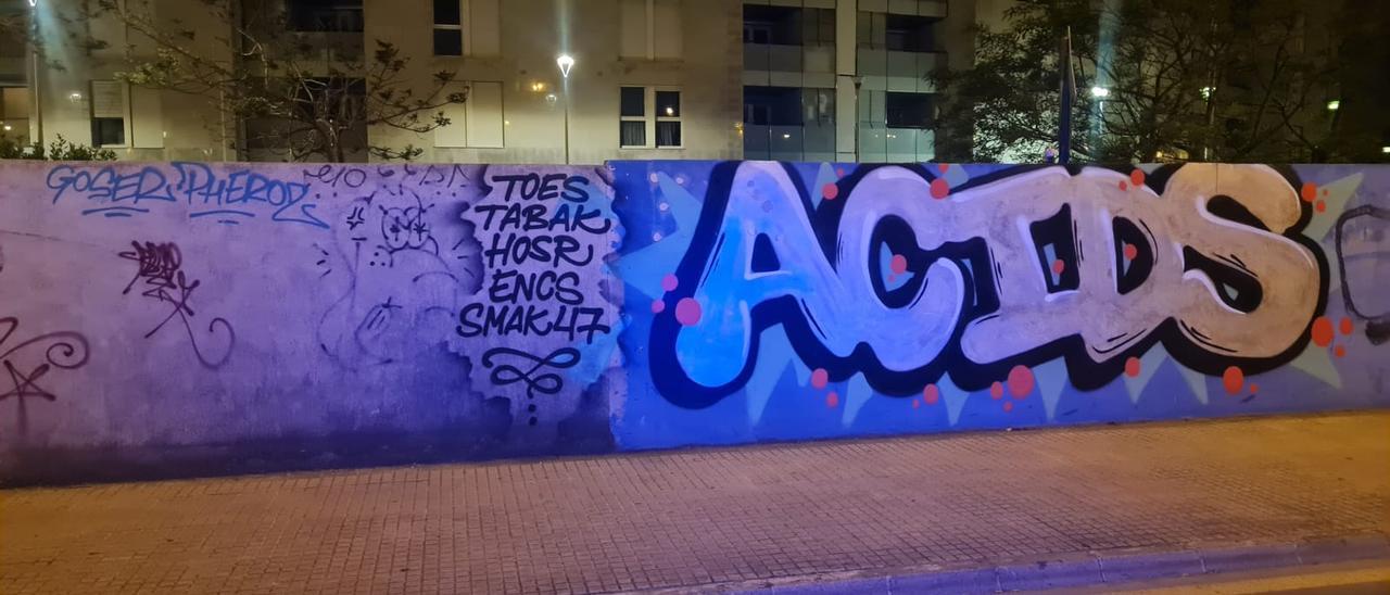 Denuncian a tres jóvenes por pintadas vandálicas en Palma