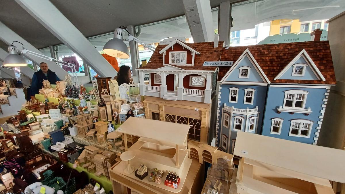 En imágenes: miles de miniaturas en la Feria de Casas de Muñecas de Pola de Siero