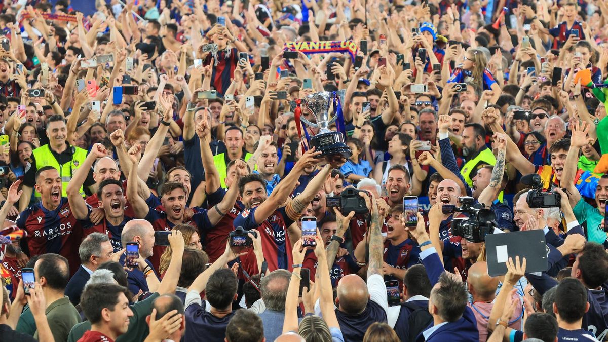 Las mejores imágenes de la celebración del Levante en el Ciutat