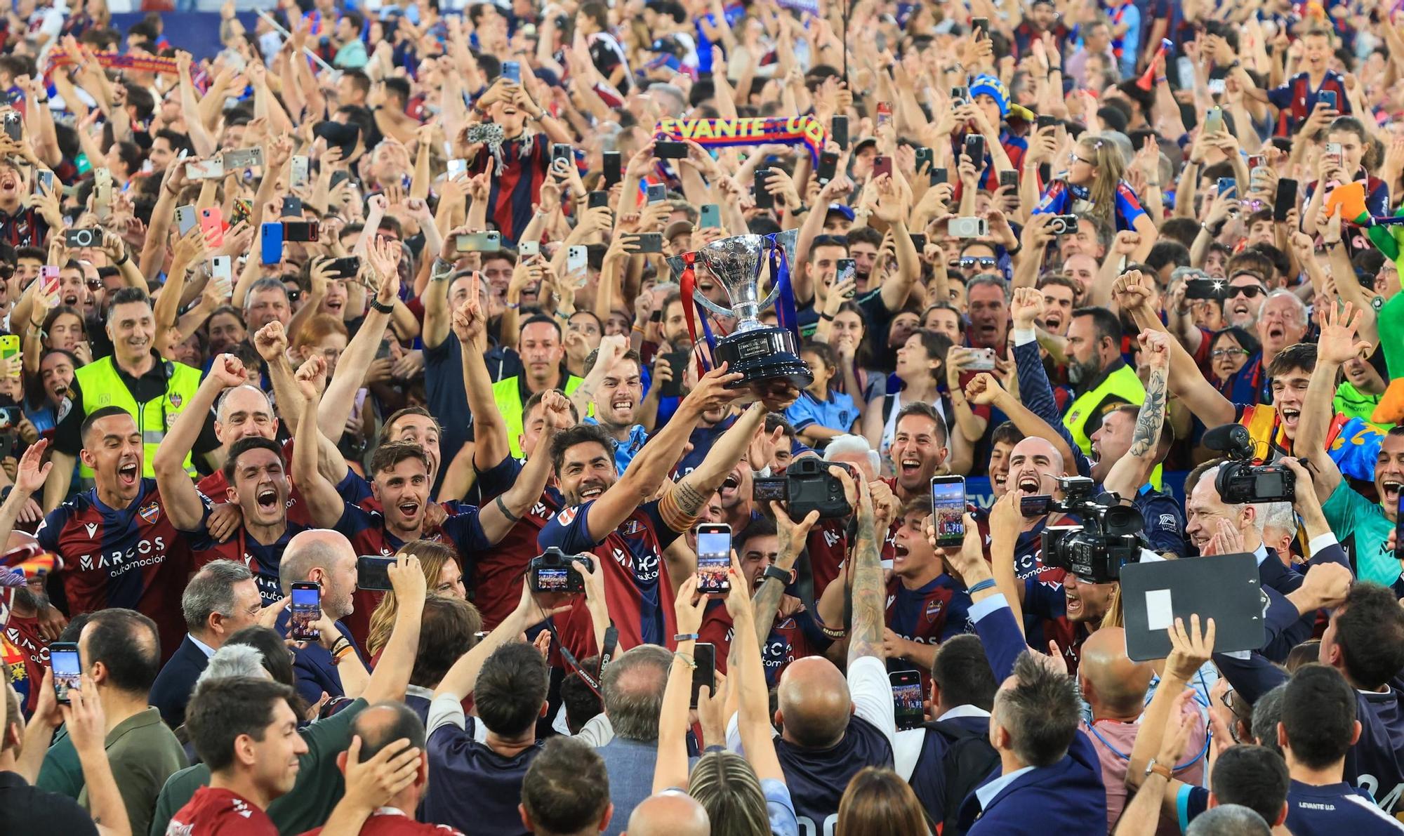 Las mejores imágenes de la celebración del Levante en el Ciutat