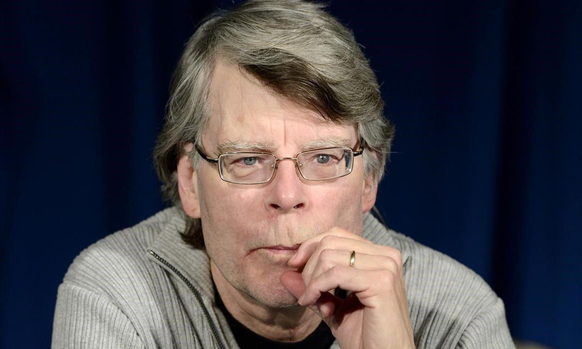 zentauroepp24189544 stephen king poses for photographers as he arrives for a pre181126203432