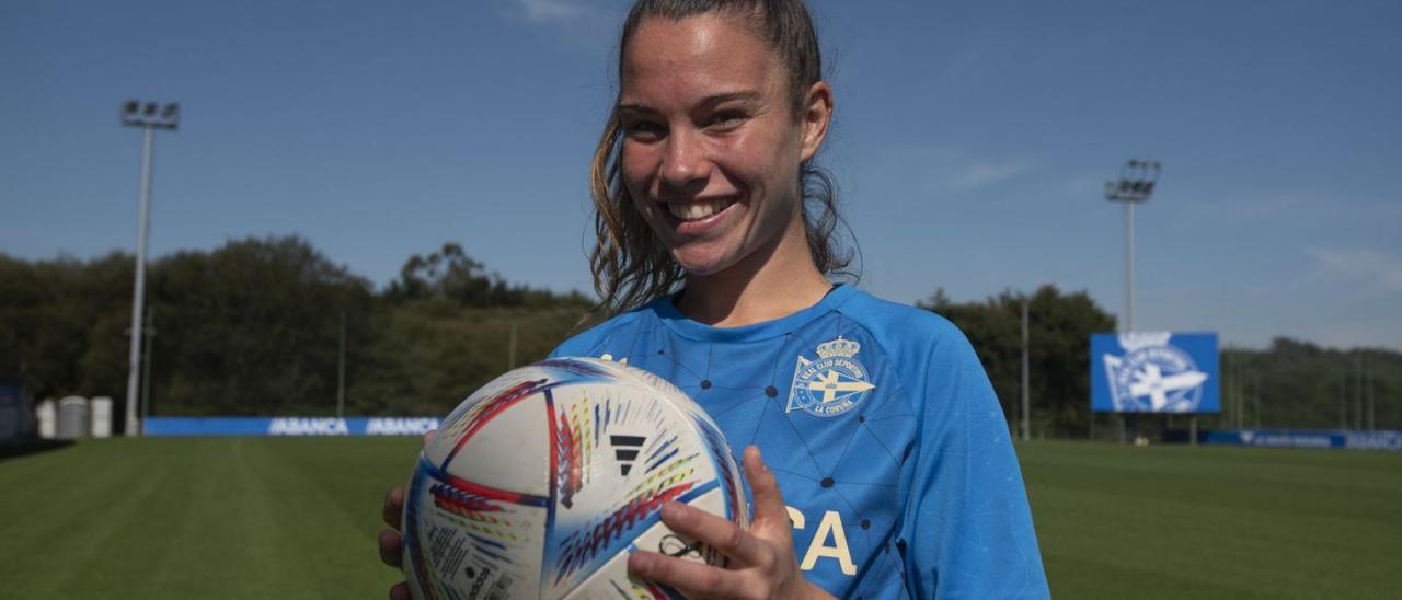 Marta Charle, ayer en la ciudad deportiva de Abegondo después el entrenamiento. |  // CASTELEIRO / ROLLER AGENCIA