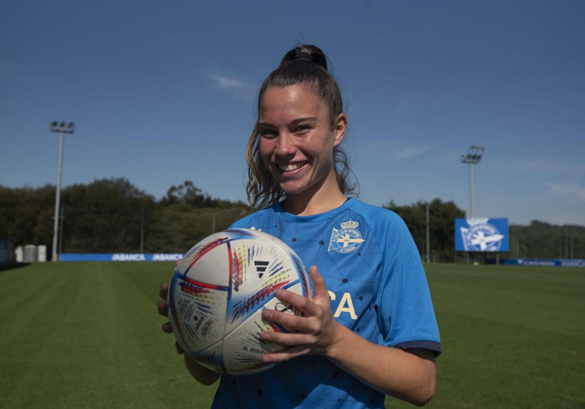 Marta Charle, ayer en la ciudad deportiva de Abegondo después el entrenamiento. |  // CASTELEIRO / ROLLER AGENCIA