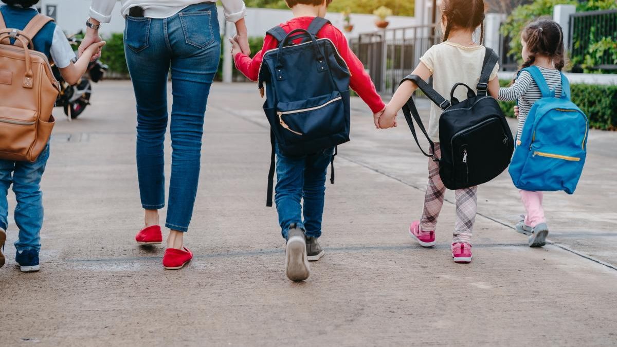 Alerta sobre la indefensión que supone la ley de la infancia para padres y menores.