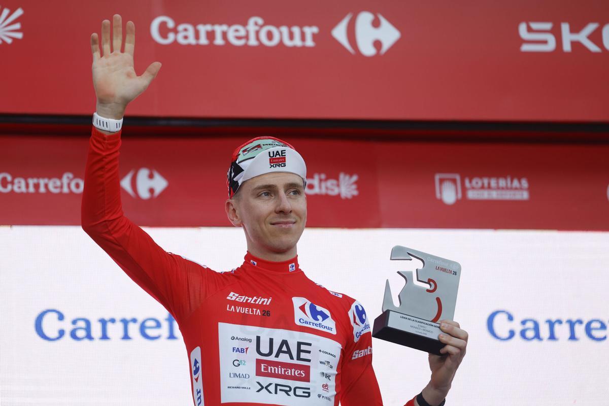 El ciclista esloveno Tadej Pogacar, con el maillot de líder de la clasificación general
