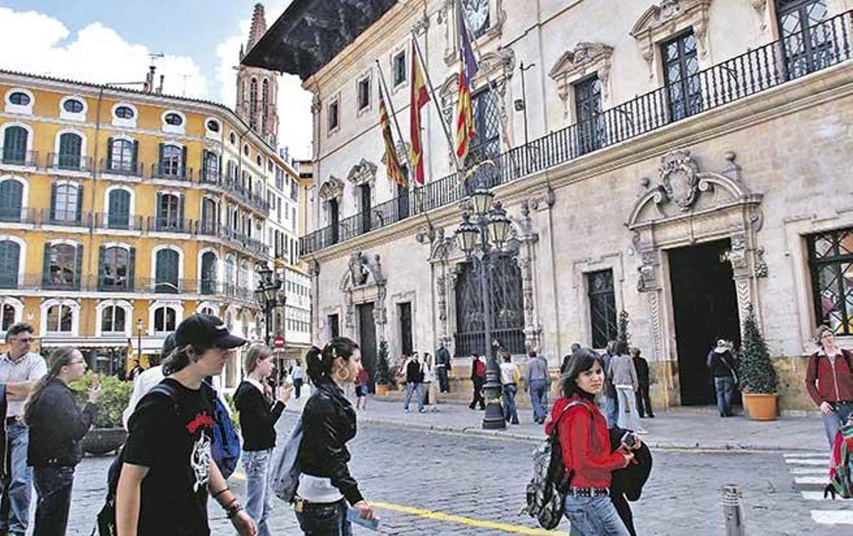 El cronista de la ciudad trabaja en el Ayuntamiento. Su oficio es uno de los más antiguos.