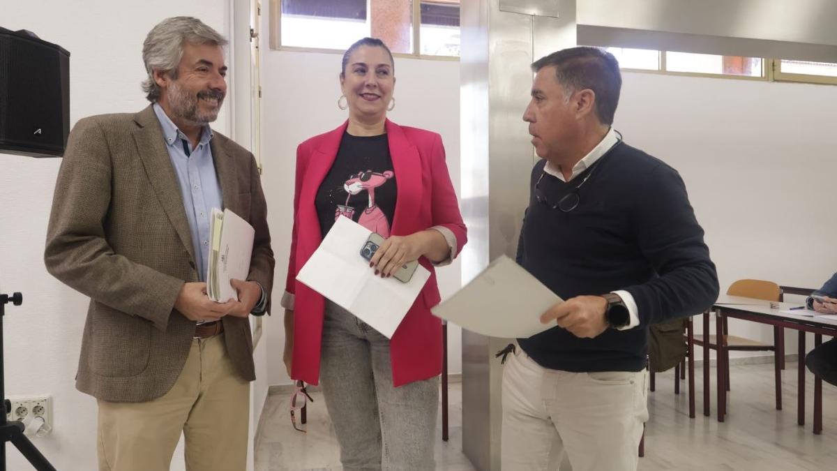 Los concejales del PP Miguel Ángel Torrico, Eva Contador y Miguel Ruiz Madruga, este lunes en el Ayuntamiento de Córdoba.