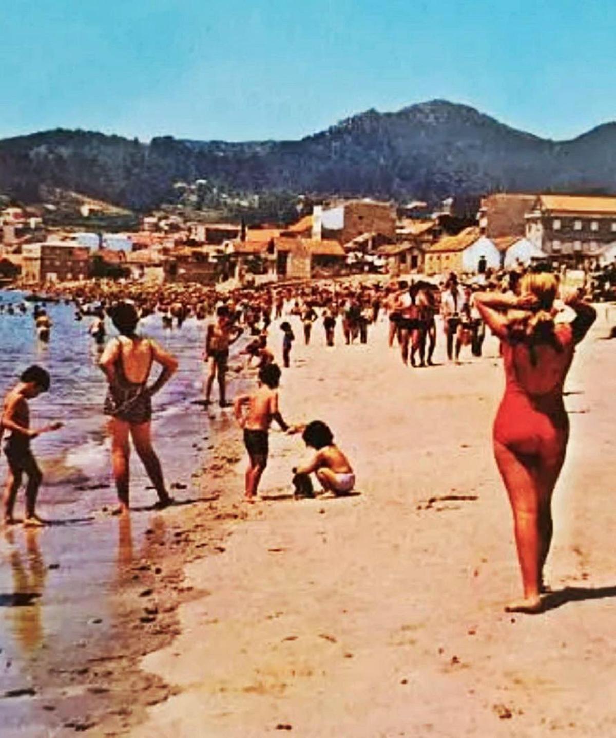 La playa de Rodeira en los sesenta. |   // CEDIDA POR XERARDO DASAIRAS