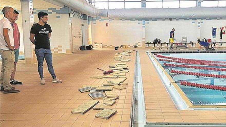 Almassora repara las filtraciones de la piscina cara al próximo curso