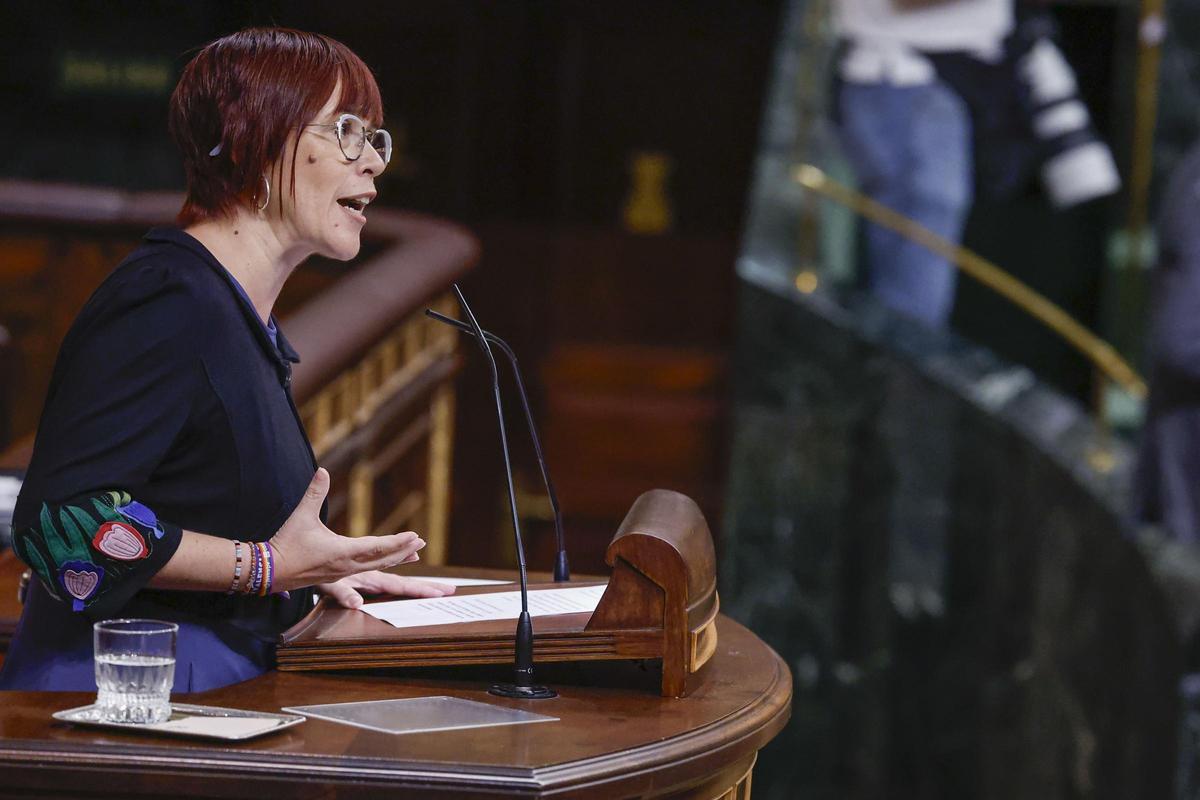 La diputada de Compromís, Àgueda Micó, interviene en el pleno de este miércoles en el Congreso.