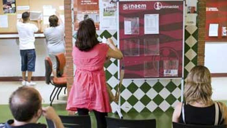 El paro baja en 731 personas en julio en Extremadura y el número total de desempleados se sitúa en 111.087