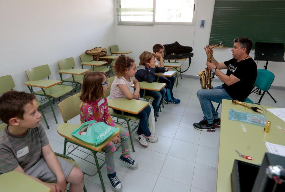 Alumnos de Benidorm visitan el conservatorio