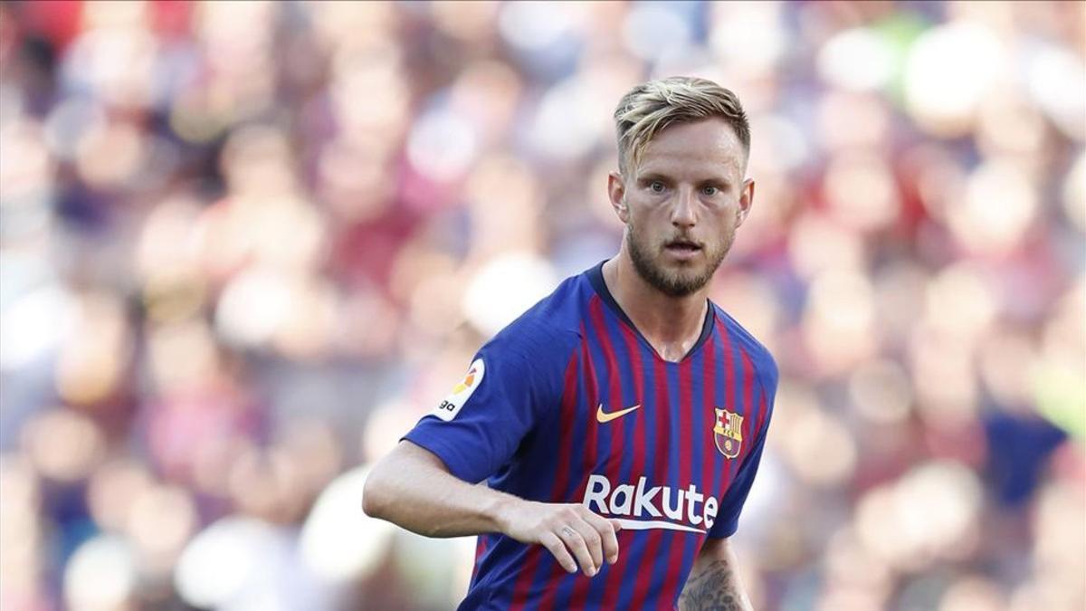 Rakitic sigue meditando la oferta del PSG