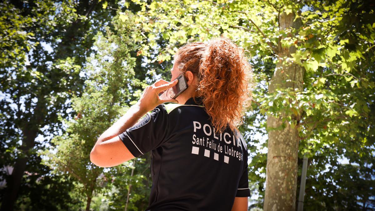 29.06.2022. Sant Feliu de Llobregat. Entrevista policía de Sant Feliu de Llobregat que va parar un cas de violència masclista a França . Foto Robert Ramos