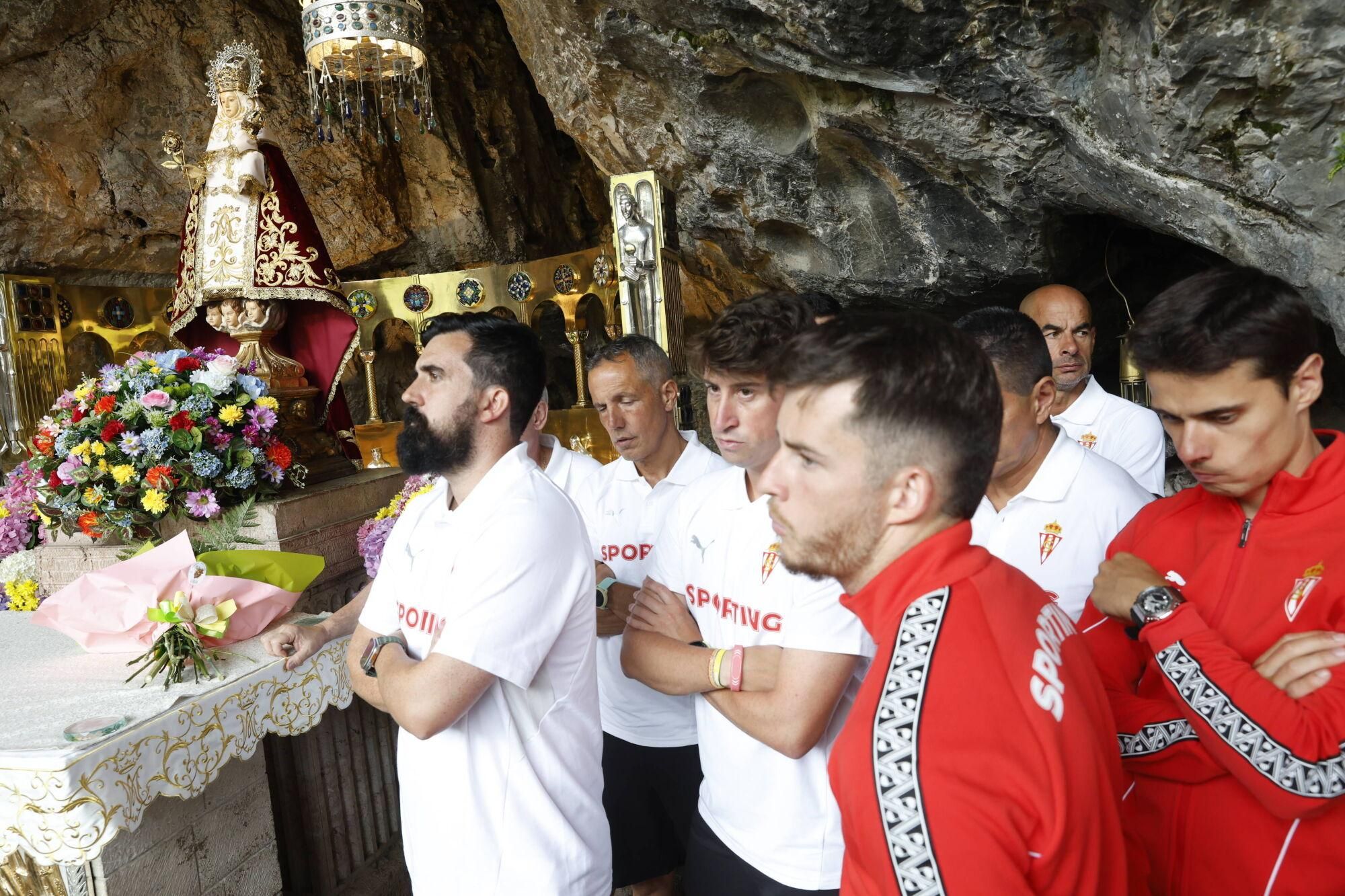 EN IMÁGENES: Visita del Sporting a La Santina en Covadonga