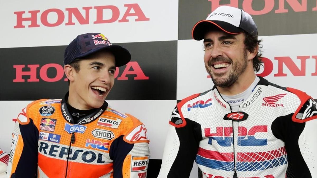 Marc Márquez y Fernando Alonso coincidieron, en 2016, en una fiesta de Honda, en Motegi.