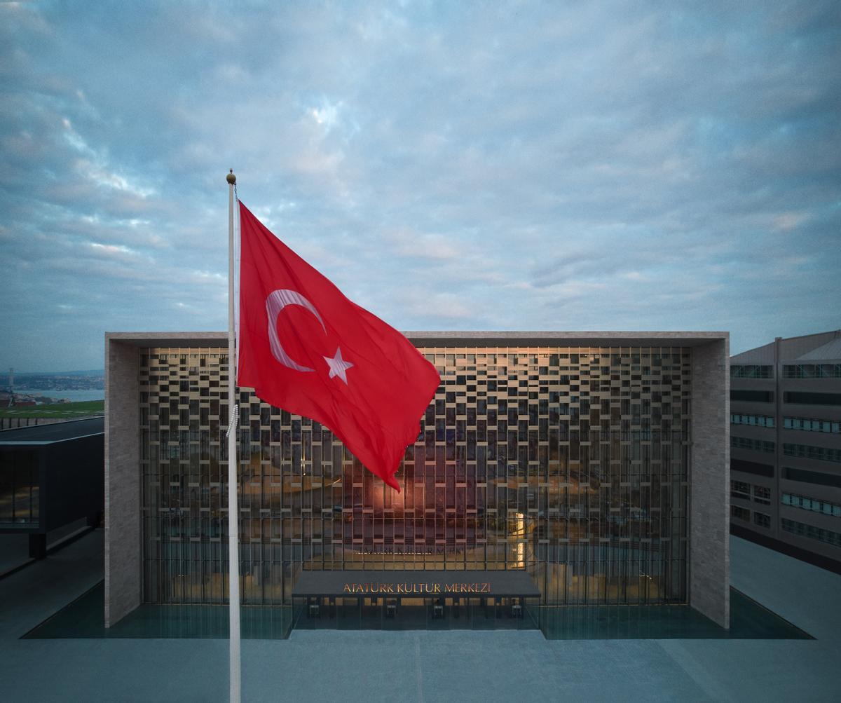 Exterior de la ópera de Estambul