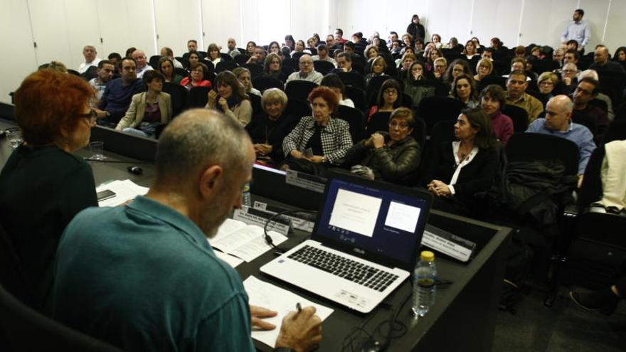 El sociólogo de la Universidad Complutense, Mariano Fernández, durante una de las ponencias en el Centro de Congresos