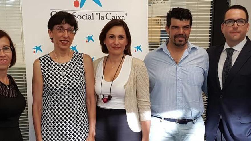 La Caixa da 3.000 euros a la Asociación de Trastorno del Espectro Autista