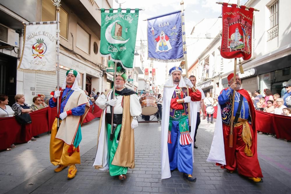 El bando de la media luna ofreció un majestuoso espectáculo en el segundo gran desfile de los Moros y Cristianos de la ciudad