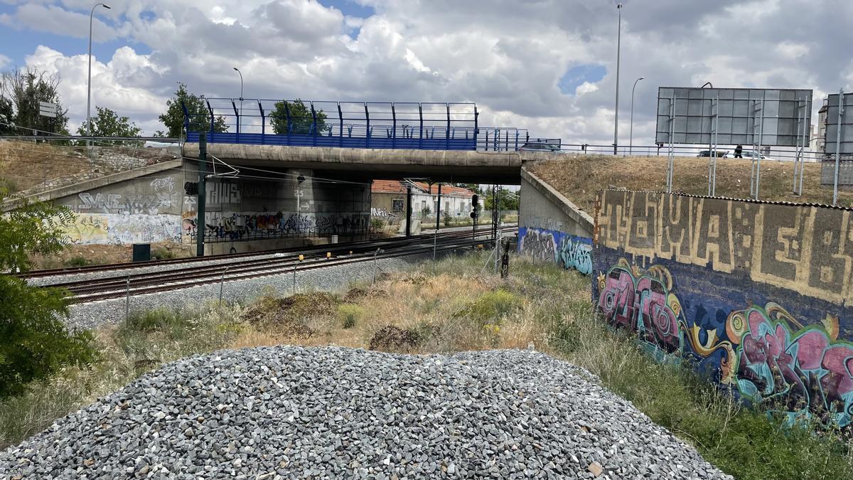 Vías del antiguo tren Ruta de la Plata.