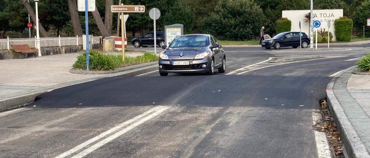 Uno de los pasos de peatones sobreelevados instalados hoy en la isla de A Toxa.