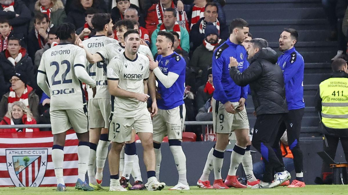 Los jugadores de Osasuna celebran su tercer gol. EFE/ Miguel Tona