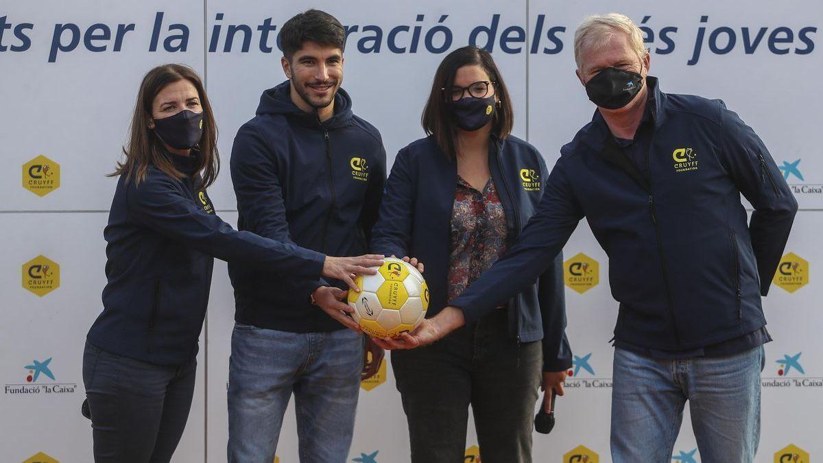 Carlos soler en la inauguración del noveno campo de fútbol que la Fundación Johan Cruyff.