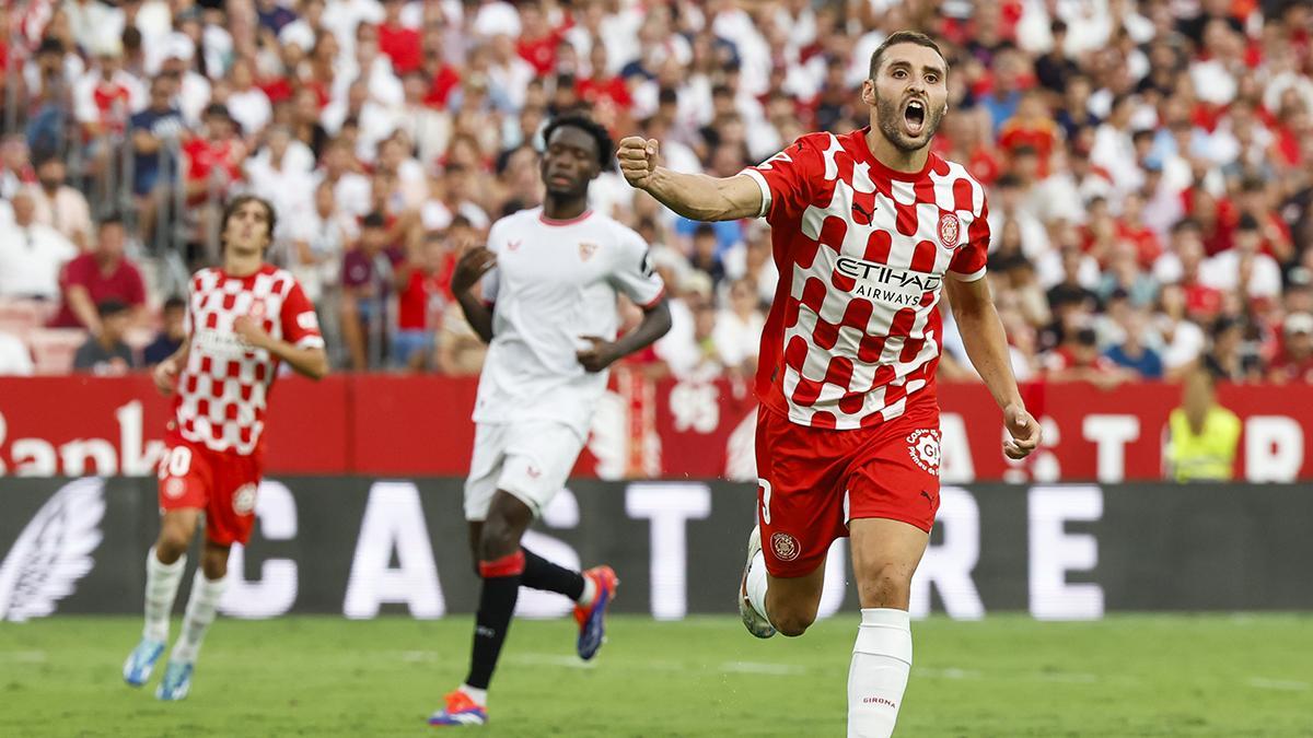 Abel Ruiz celebra su gol, de penalti, durante el partido de LaLiga entre Sevilla FC y Girona FC