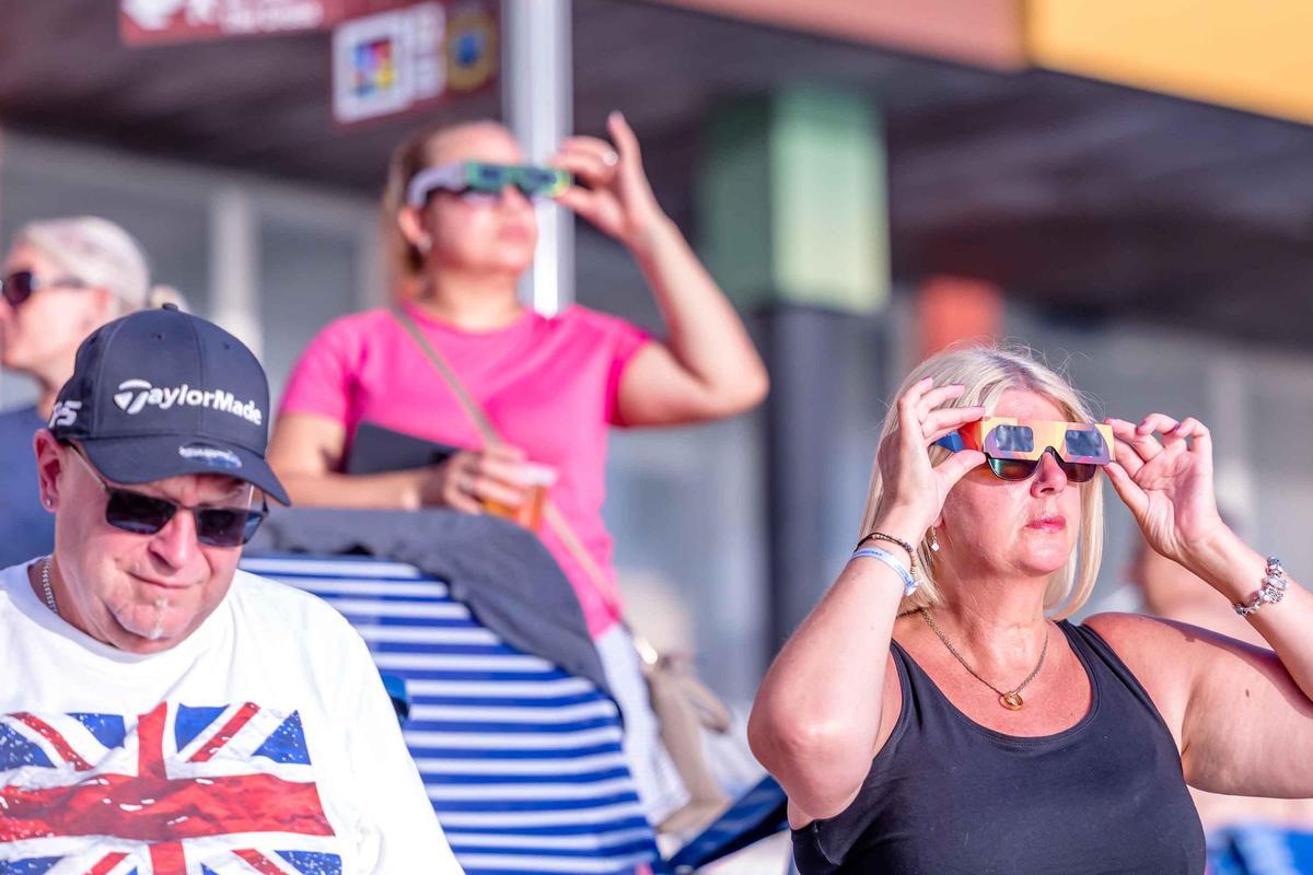 Así se ha visto el eclipse desde Benidorm Así se ha visto el eclipse desde Benidorm