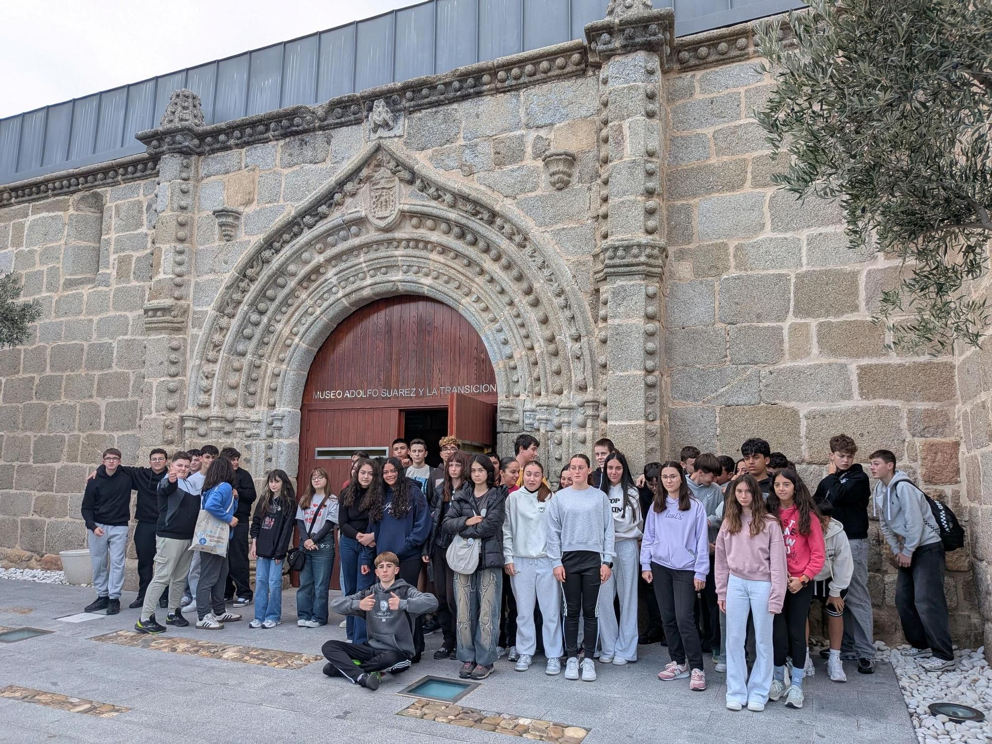 Así se está desarrollando el viaje a Ávila de los estudiantes de IES Elisa y Luis Villamil.