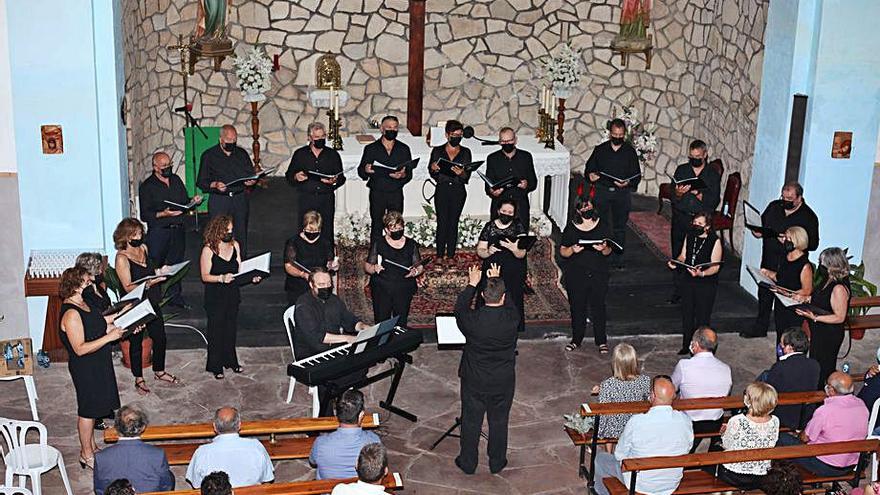 La coral de Belchite ofreció un concierto en la iglesia. | MANUEL CUNQUERO