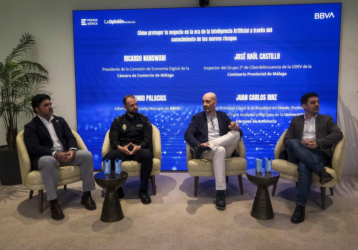 La jornada contó con una mesa redonda de expertos en ciberseguridad