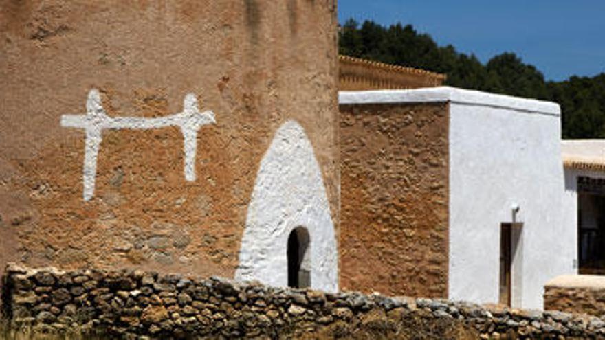 Cruces en la torre de Can Guimó, en Sant Josep