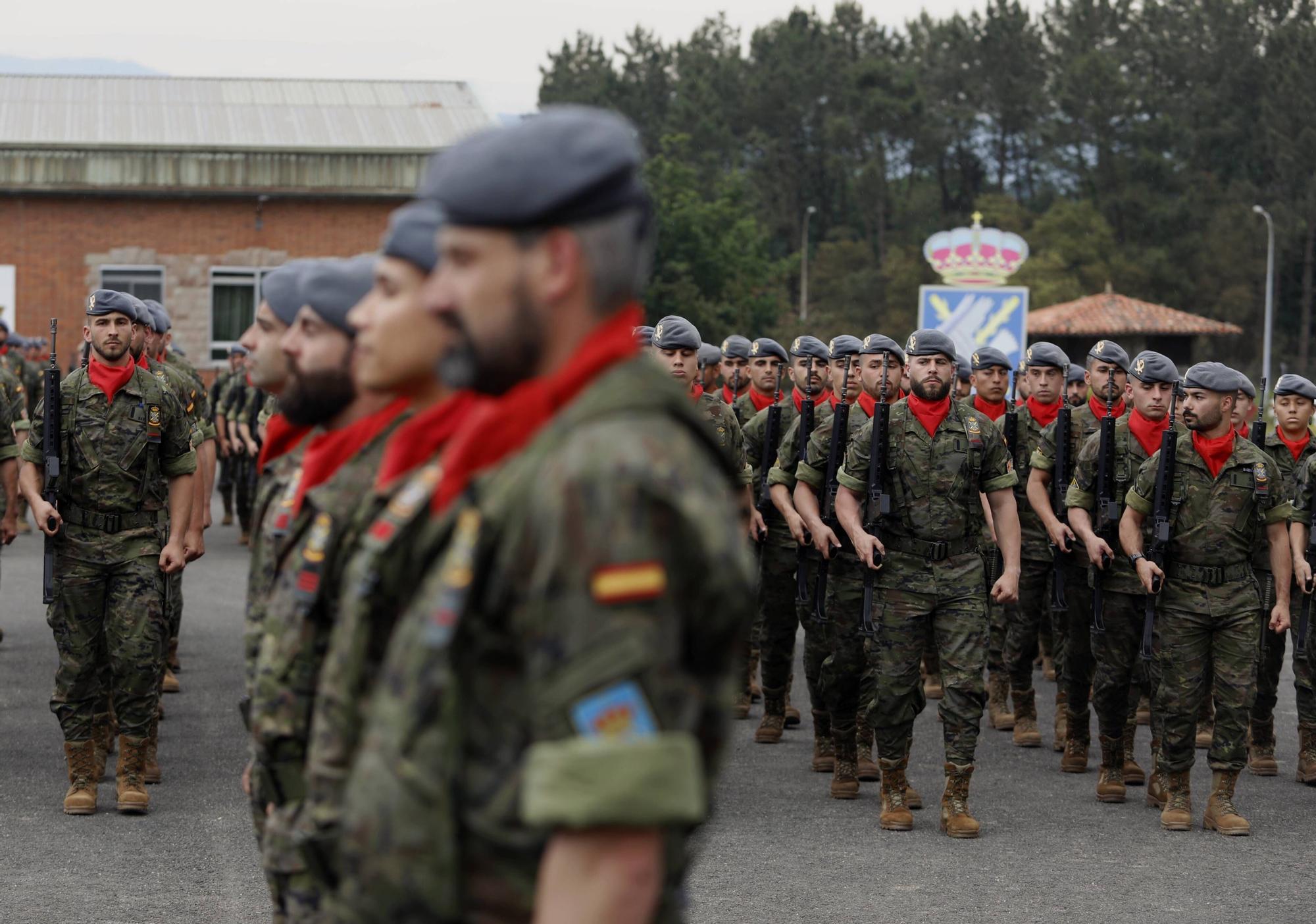 Parada militar en el acuartelamiento "Cabo Noval"