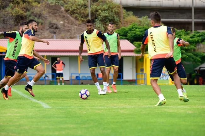 .Entrenamiento de la UD Las Palmas en Barranco ...