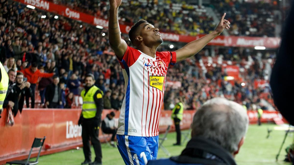 Murilo celebra un gol marcado ante Las palmas en El Molinón.