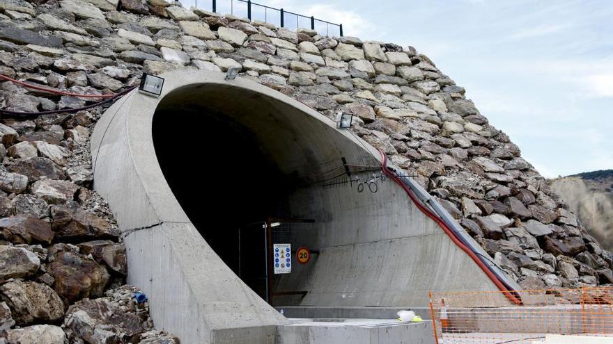 Trevín cree que la normativa europea impedirá abrir Pajares con un solo túnel
