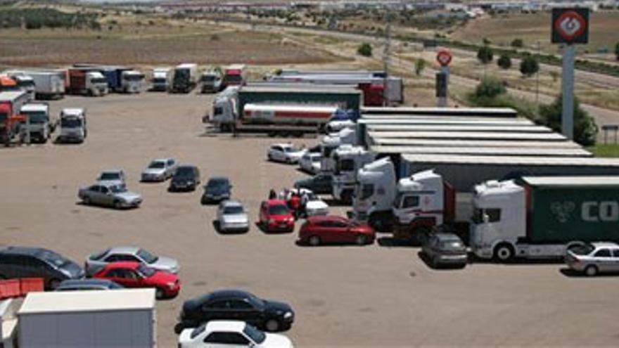 UGT y CCOO de Extremadura denuncian que las empresas del transporte obligan a los trabajadores a coger vacaciones para que el paro &quot;salga gratis&quot;