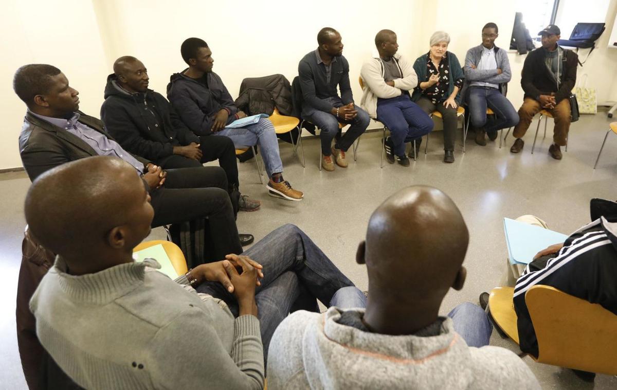 Una xerrada amb homes a Girona per implicar-los en la lluita de la mutilació genital, foto d’arxiu. | ANIOL RESCLOSA